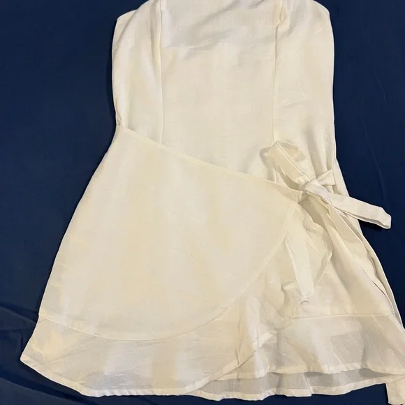 Princess Polly White Mini Dress Elegant and Stylish - Picture 3 of 11